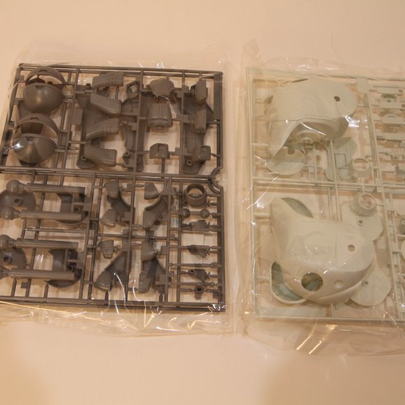 Macross Tactical Pod Regult 1/72 Model Kit by Bandai - Picture 5 of 5